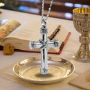 Colar Cruz com Corda Amarrada